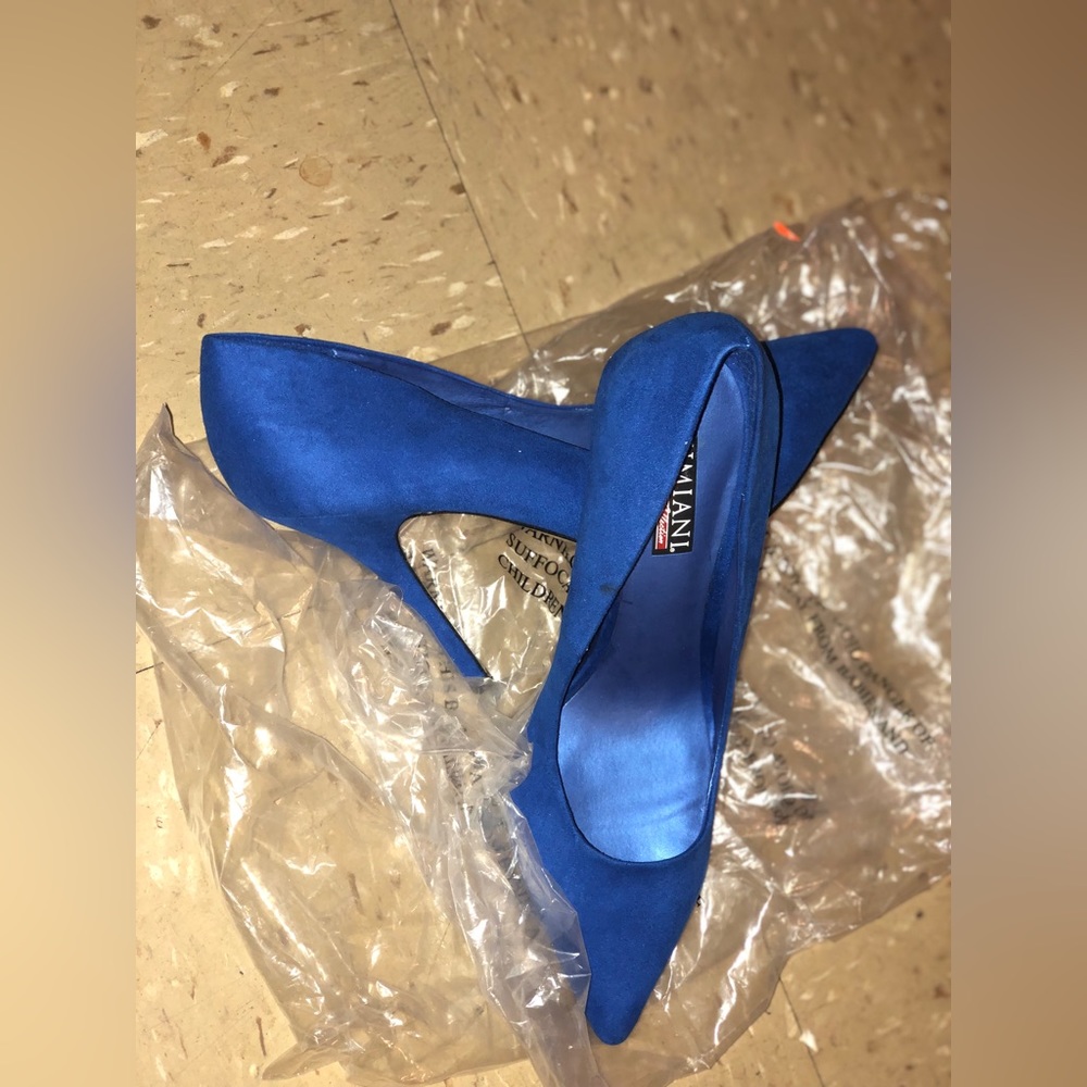 Blue suede pump